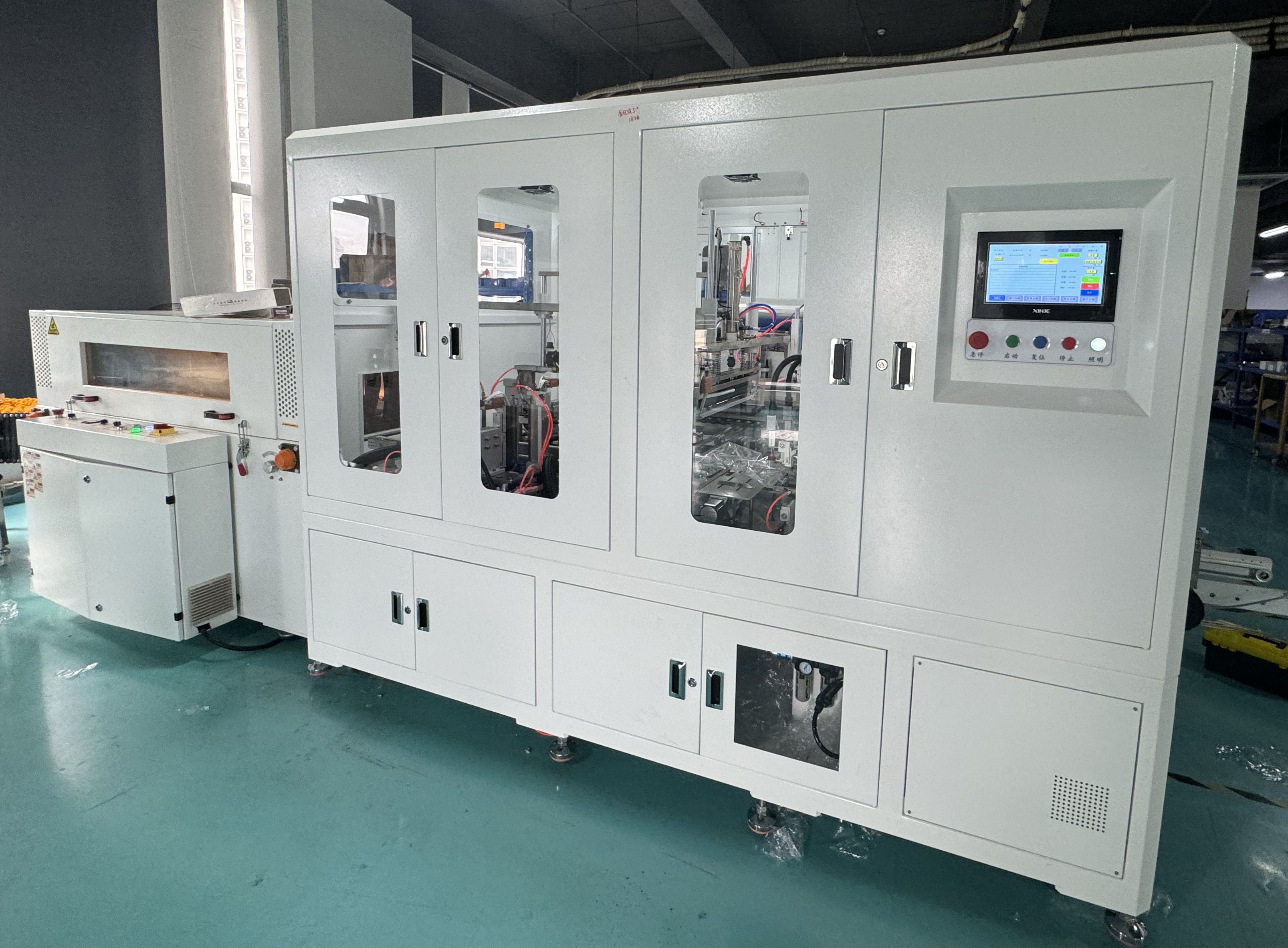 提升包装质感与效率的秘密武器——智能切角包膜机，助力企业智造升级